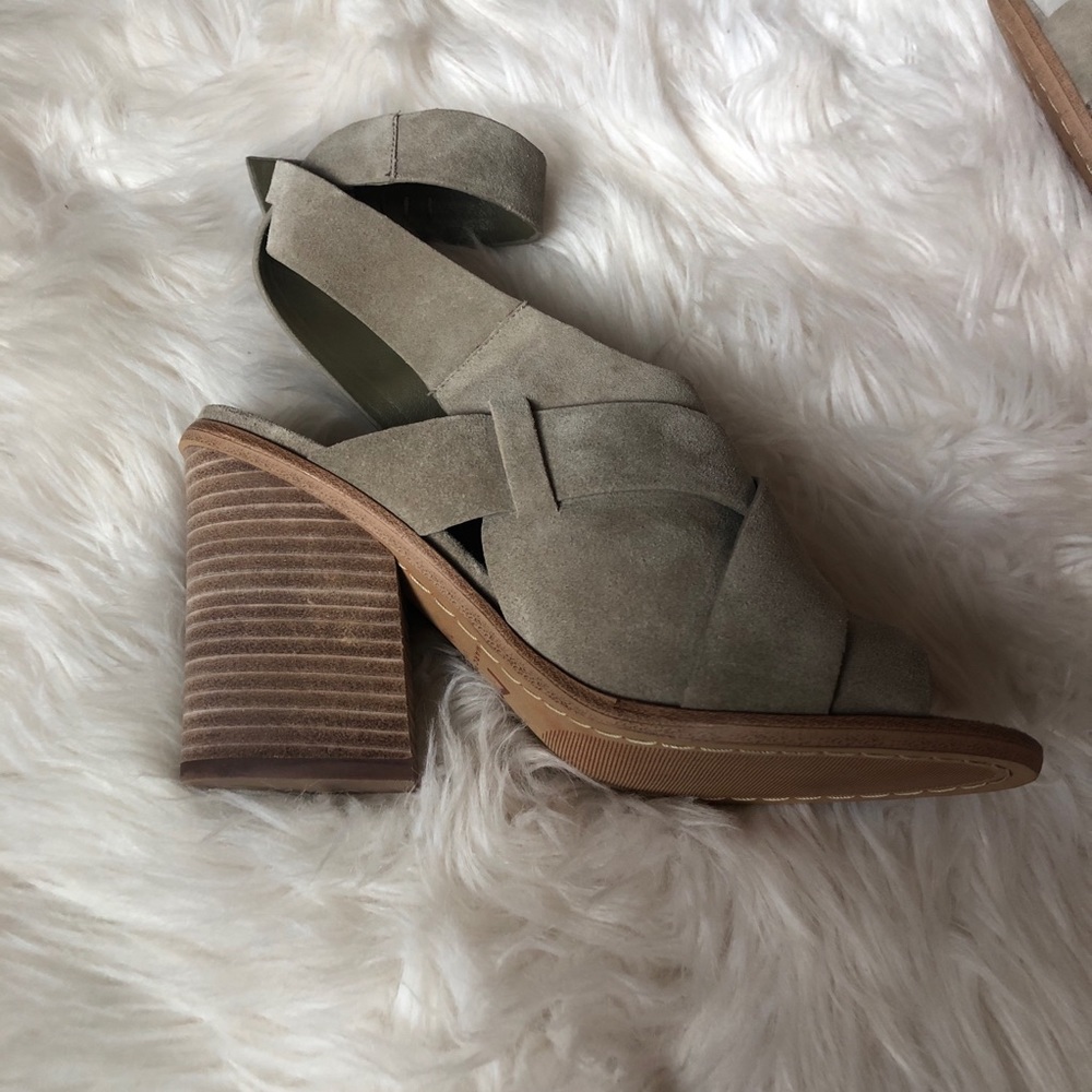 Marc Fisher NWOT Valen Chunky Leather Heel - Picture 3 of 8